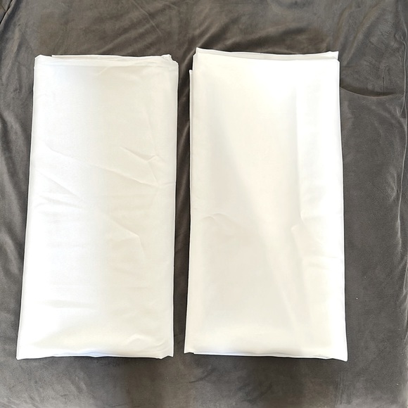 White polyester rectangle table cloths 90inX132in - Picture 1 of 2